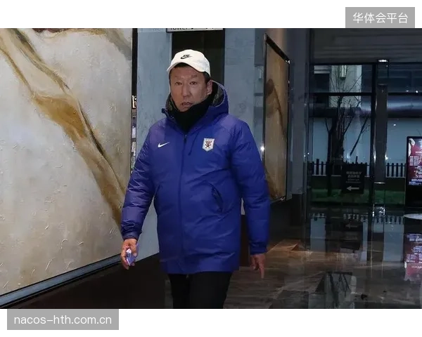 崔康熙的球队半程防守问题凸显，15场丢25球的数据暴露后防线不稳定。